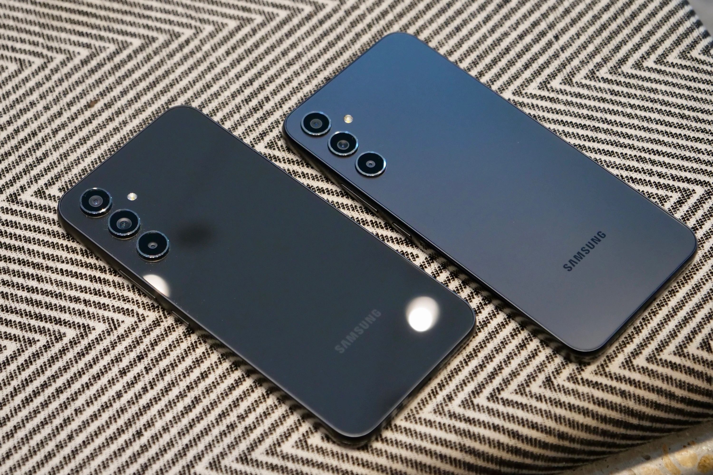 Смартфон Samsung Galaxy A54 5G 6/128 ГБ черный - это высококачественный смартфон от известного производителя Samsung, который оснащен самыми передовыми технологиями и функциями.
