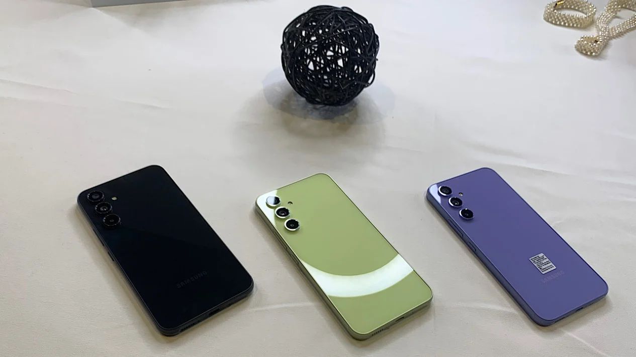 Смартфон Samsung Galaxy A54 5G 8/256 ГБ лиловый – это лучший выбор для тех, кто ценит качественный звук и комфортную коммуникацию.