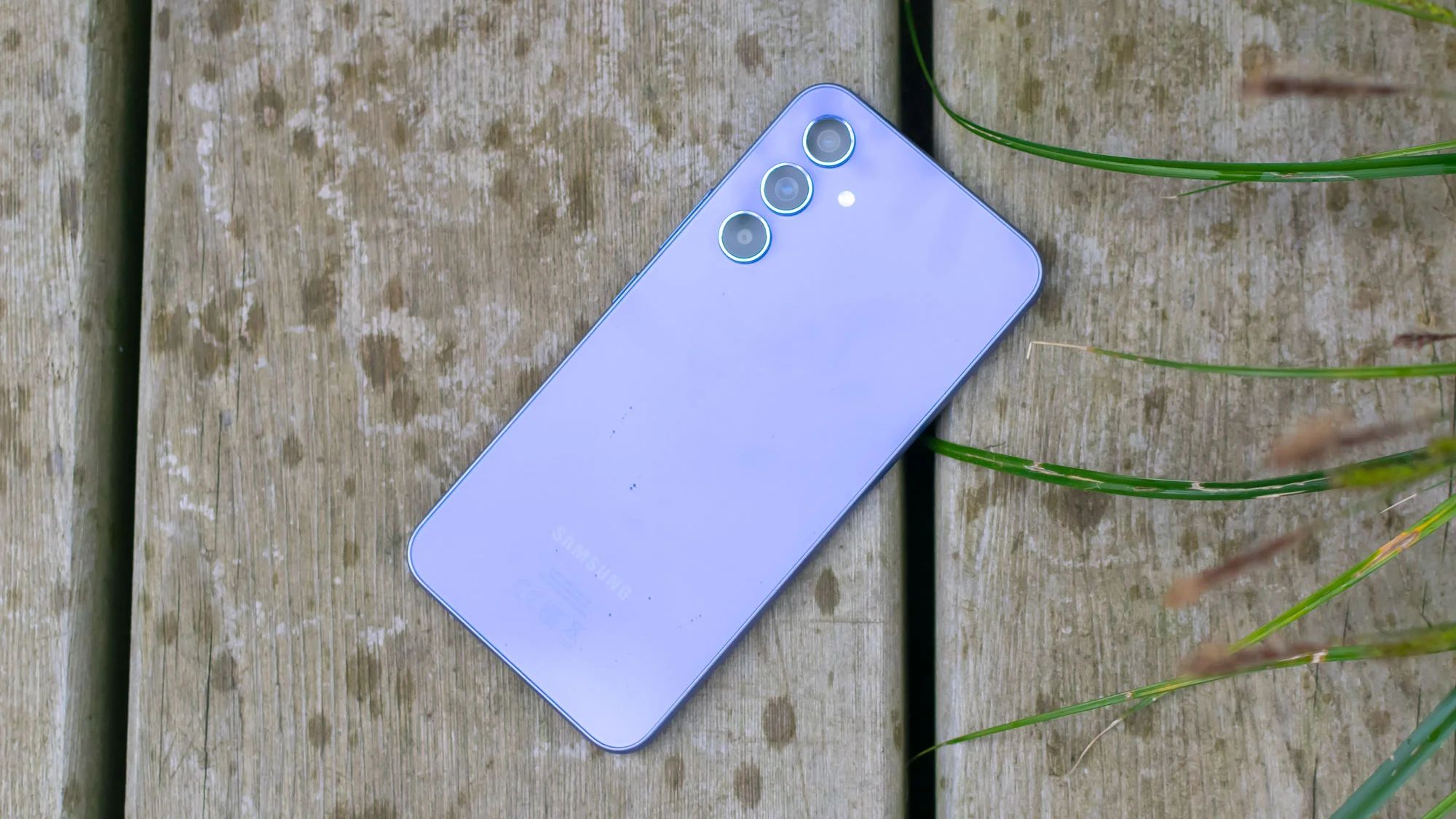 Кроме того, смартфон Samsung Galaxy A54 5G 8/128 ГБ предоставляет отличные коммуникационные возможности.